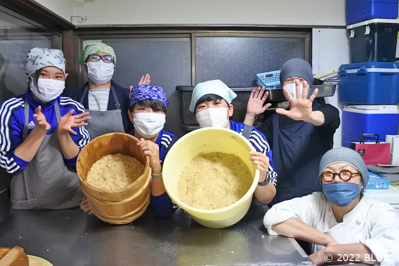 延期試合のホーム最終戦で、選手がつくった「日体大SMG味噌」を抽選でプレゼント